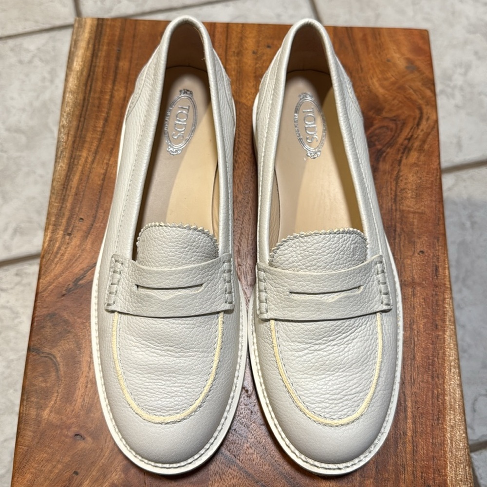 Tod’s Leather Loafers In Light Gray